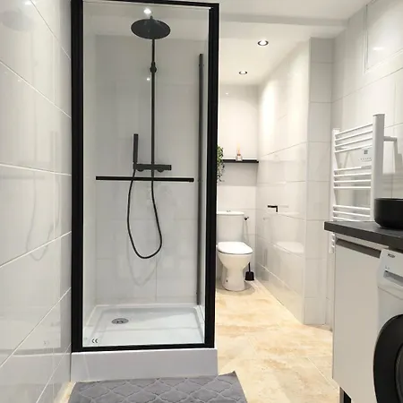 Apartment Avec Et Equipe Dans Centre Montelimar